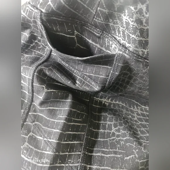 PINK Victoria's Secret Black Crocodile Print Leggings - Picture 4 of 4